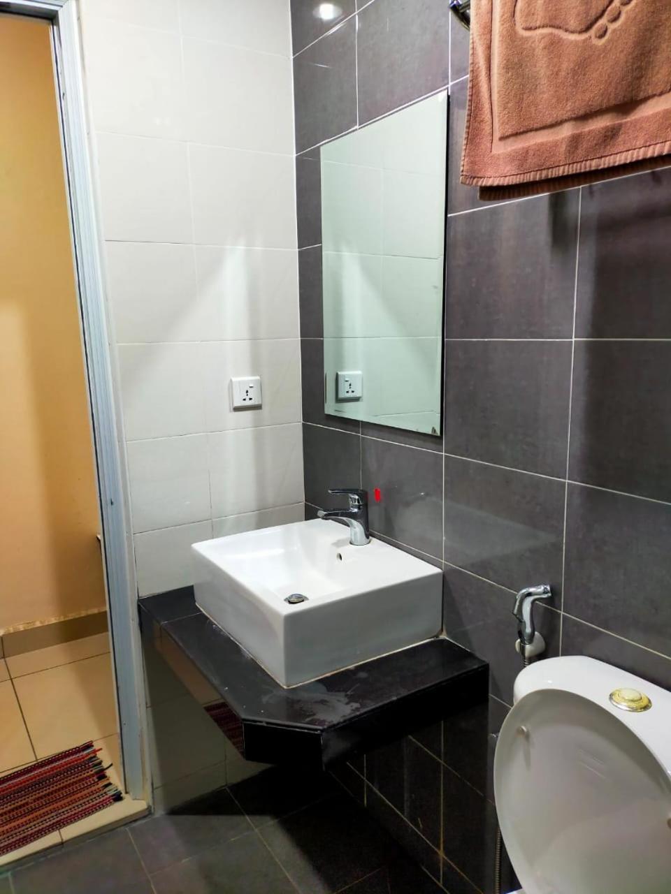 Langkawi Uptown Hotel Kuah Exterior photo